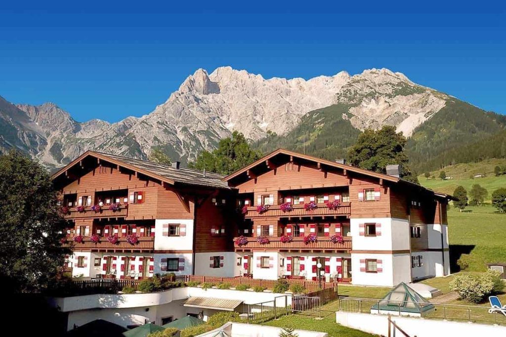 Ferienunterkünfte in Hinterthal mit Bergpanorama, ideal für Natururlauber und Familien.