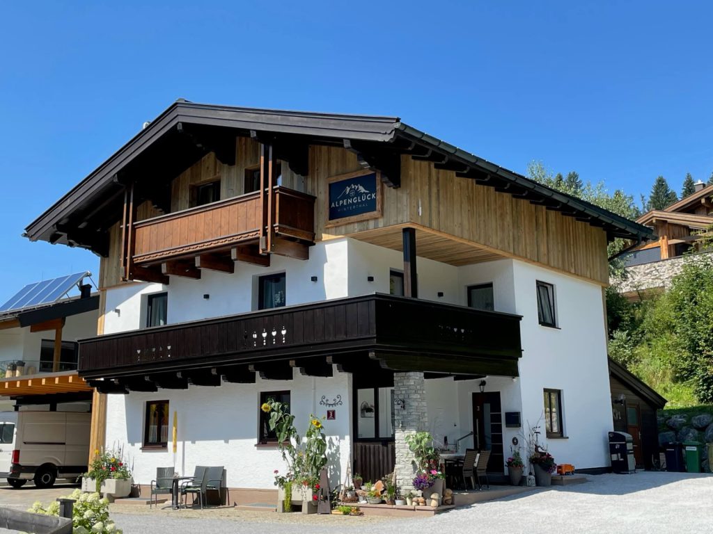 Modern Holiday Apartment "Alpenglück" in Hinterthal with Beautiful Outdoor Area and Mountain Views.